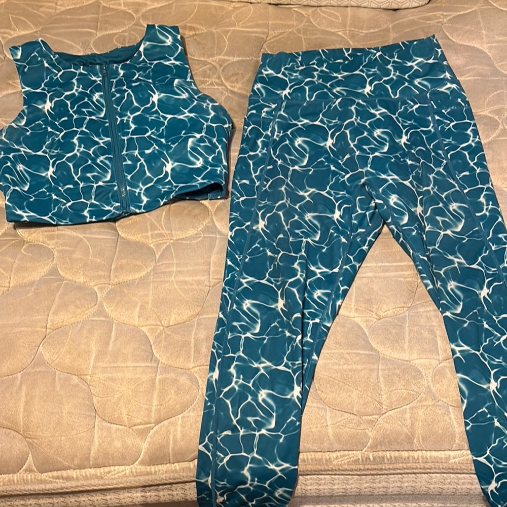 Blue and White Water Reflection Patterned Activewear Set